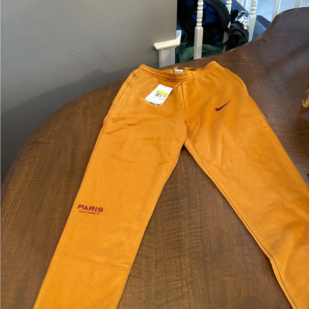 Nike Paris Saint-Germain
Men's Nike Soccer French Terry Pants